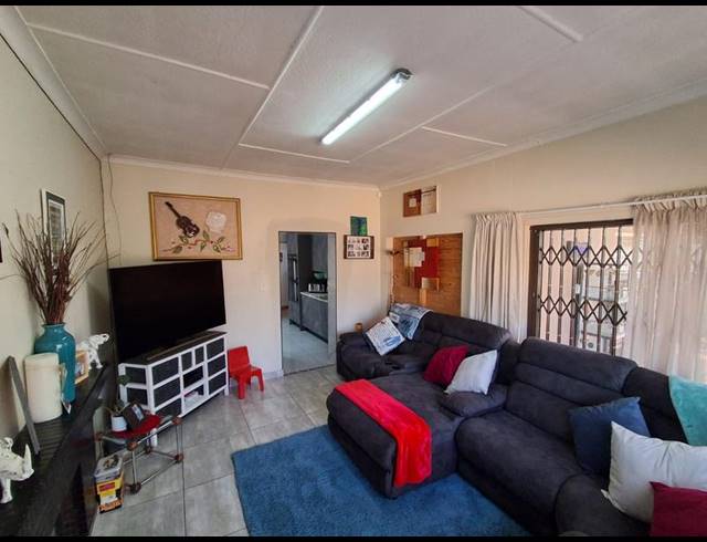 3 BEDROOM HOUSE FOR SALE IN NEW REDRUTH